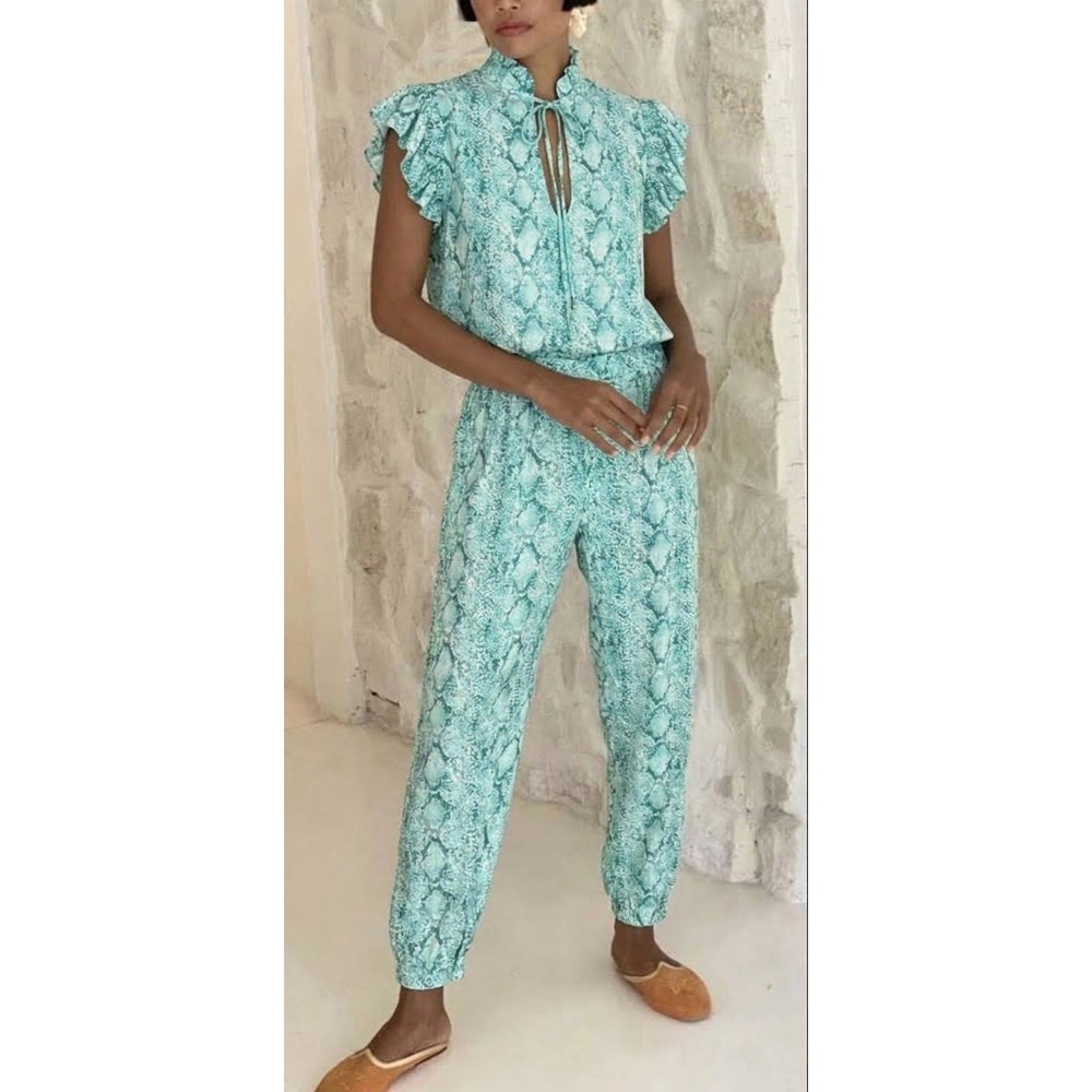 FEATHER & FIND Set XS Blue Python Snake Paradisio Ruffle Top Relax Pant Bamboo